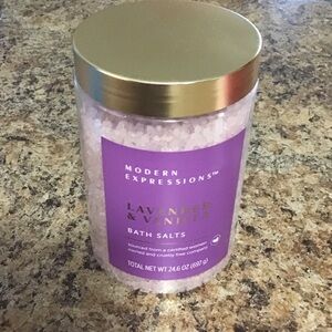 SALE💕Large Modern Expressions Lavender & Vanilla Bath Salts 24.6 oz!!